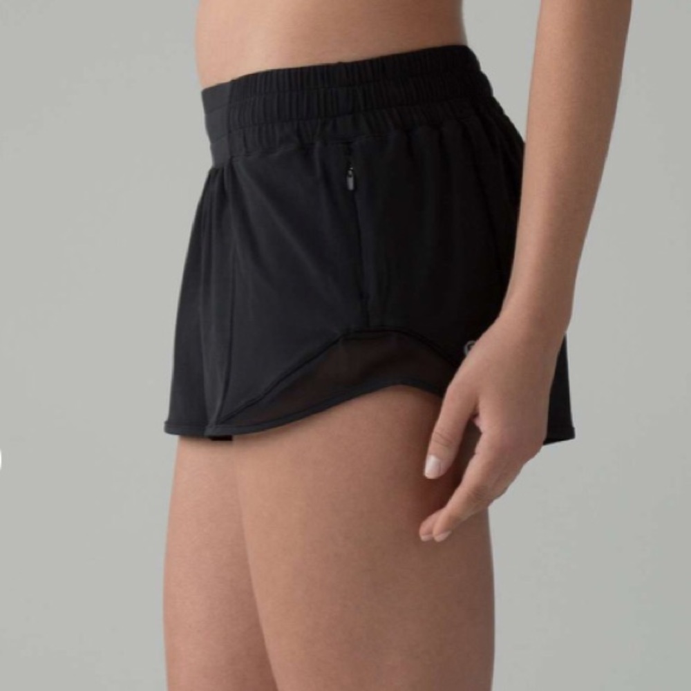 Lululemon Hotty Hot Short II *2.5" size 10